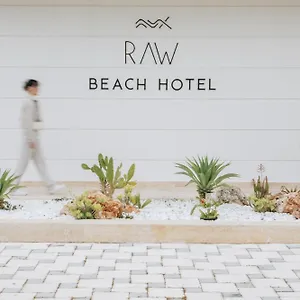 Hotel Raw